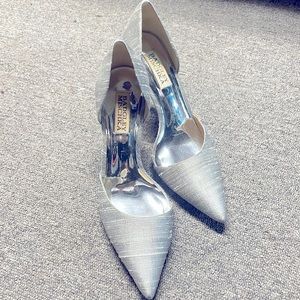 Badgley Mischka grey pumps